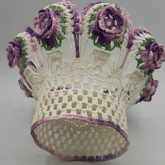 Vintage Handmade Crochet & Starched Floral Basket on a Stand 5 1/2" High - Picture 3 of 9
